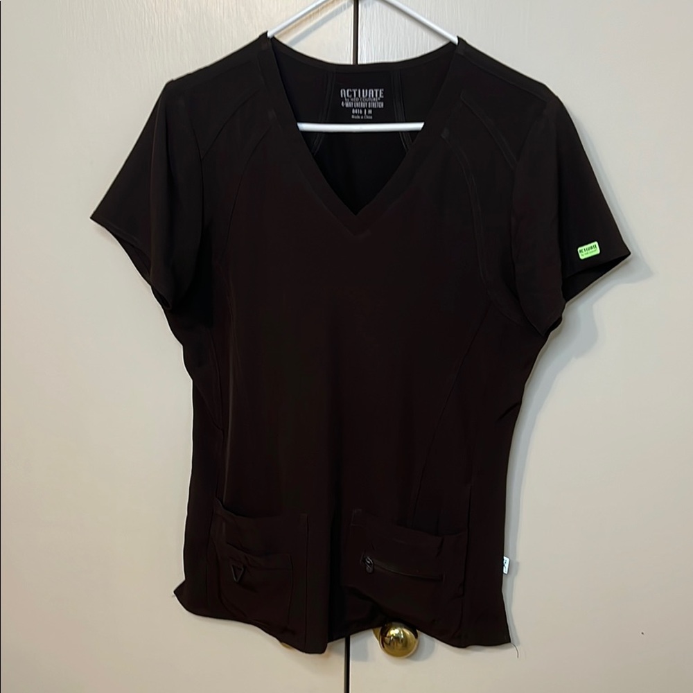 Activate by Med Couture chocolate medium scrub top